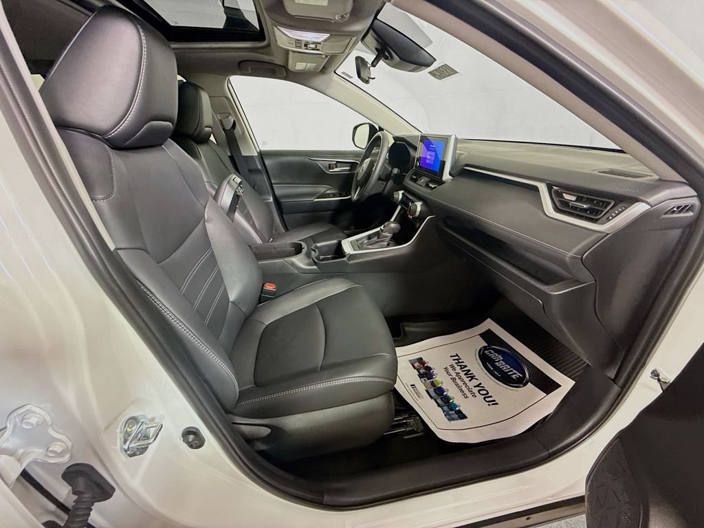 Used 2025 Wind Chill Pearl Toyota XLE Premium image 26