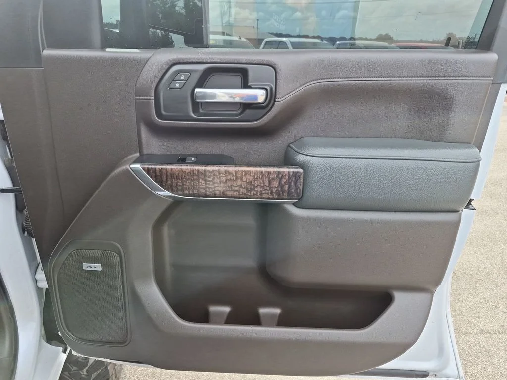 Used 2020 White GMC Denali image 36