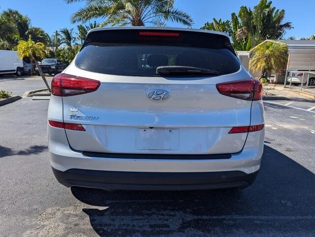 2020 Hyundai Tucson SE photo 2