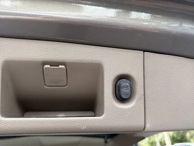 Used 2019 PEPPERDUST METALLIC GMC SLT Standard Edition image 12