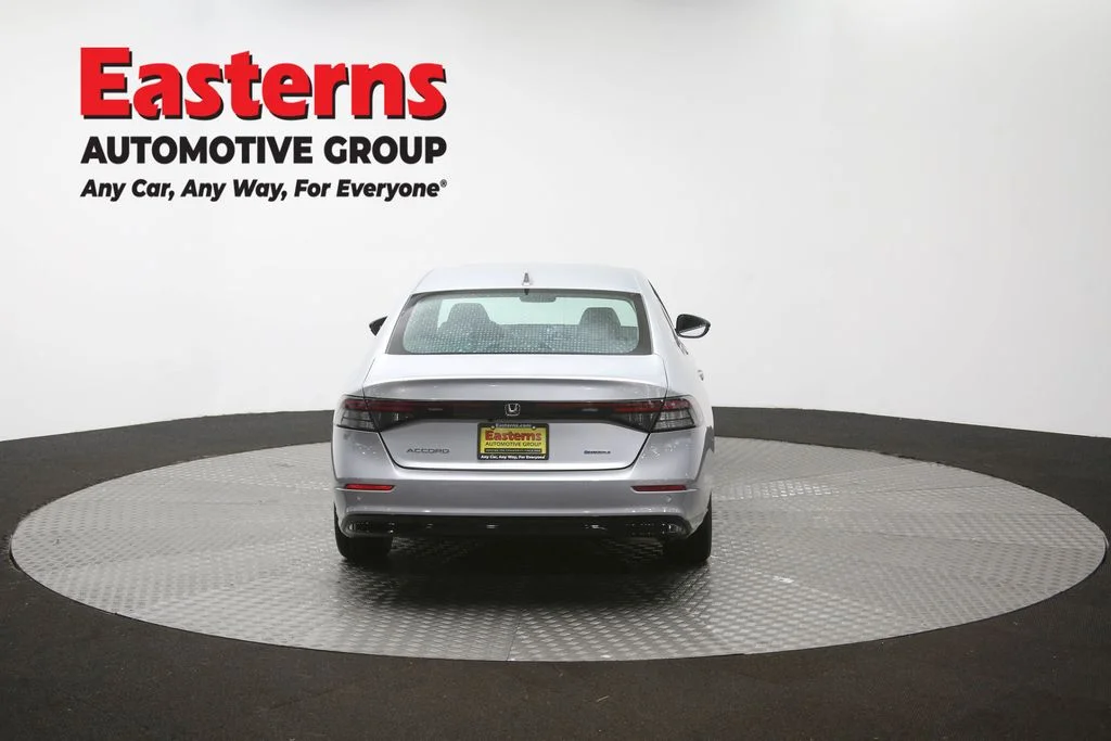 Used 2025 Silver Honda EX-L image 33