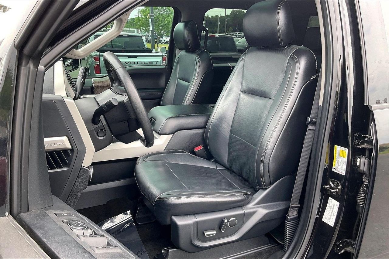 Used 2017 SHADOW BLACK Ford LARIAT image 19