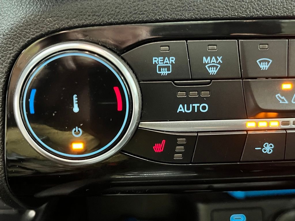 Used 2022 Blue Ford SEL image 6