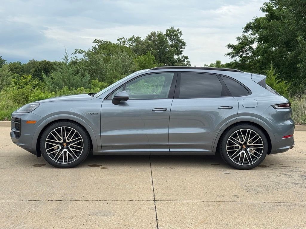 2026 Porsche Cayenne E-Hybrid - Photo 2