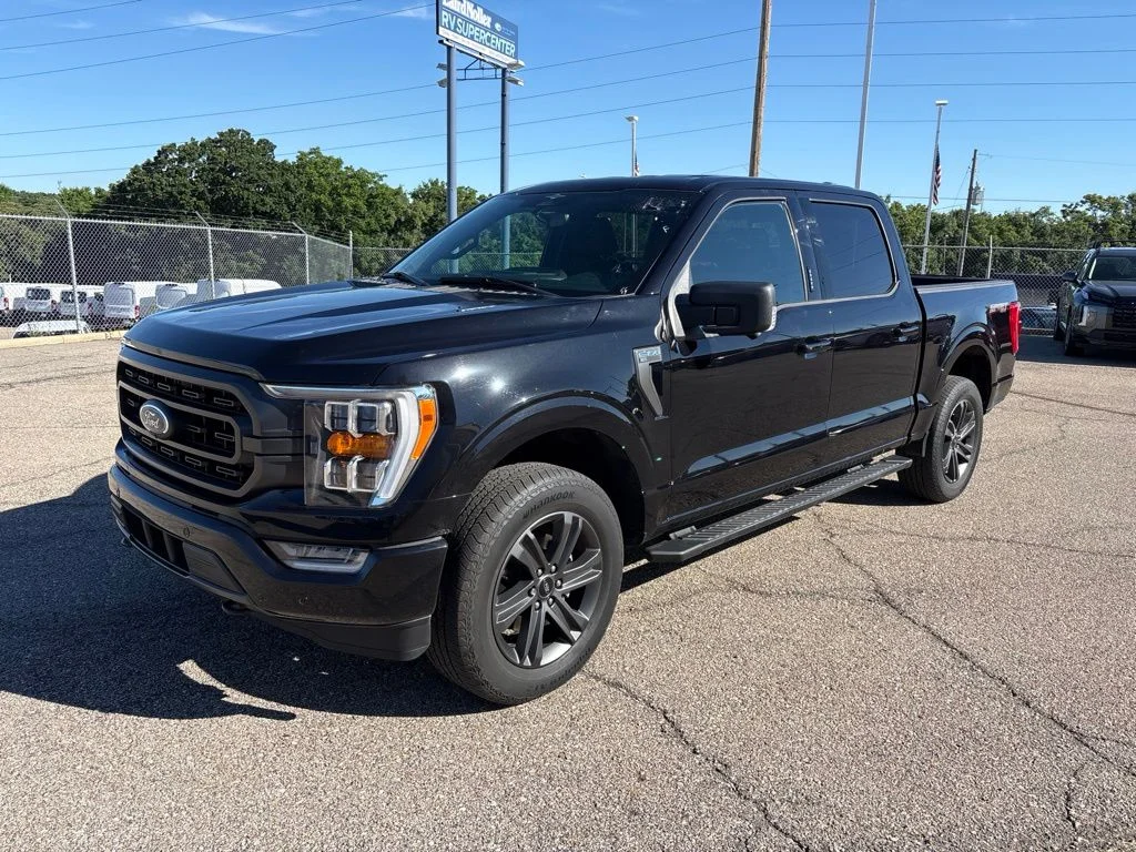 Used 2023 Black Metallic Ford XLT image 3