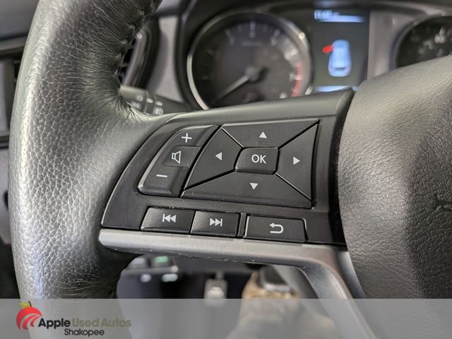 Used 2017 White Nissan SL image 27