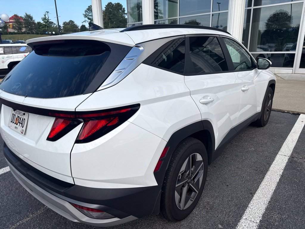 Used 2025 White Hyundai SEL image 5