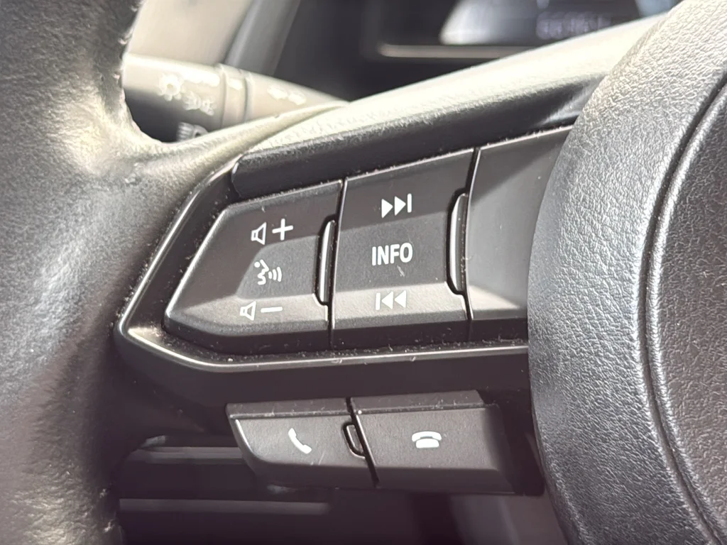 Used 2018 White Mazda Touring image 25