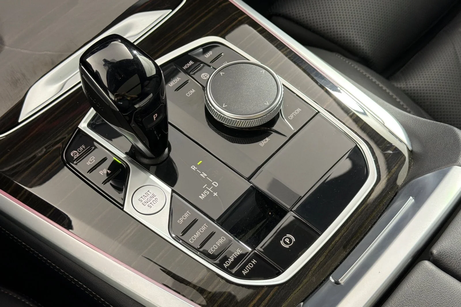 Used 2023 Alpine White BMW sDrive40i Sports Activity Vehicle image 21