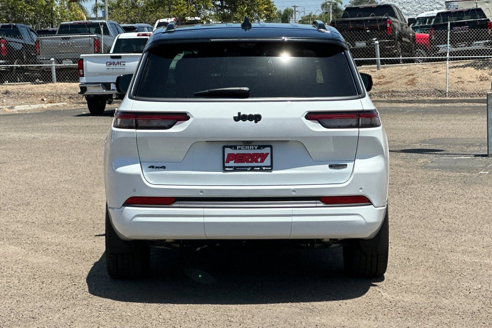 New 2026 Bright White Clear-Coat Exterior Paint Jeep Summit image 4