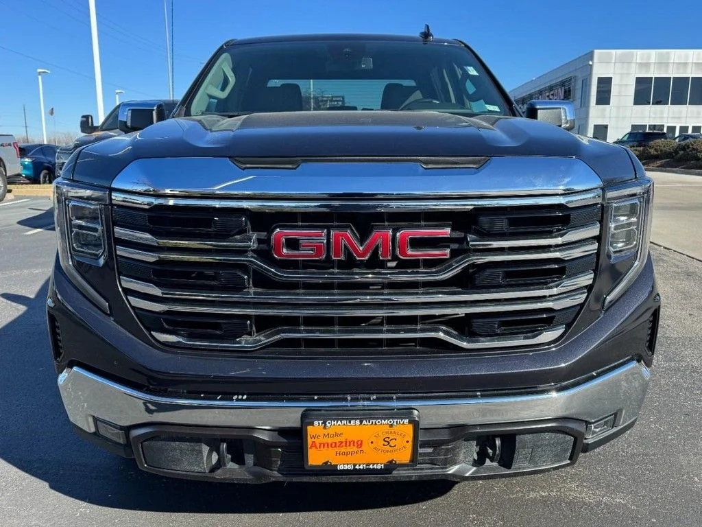 Used 2025 Silver GMC SLT image 9