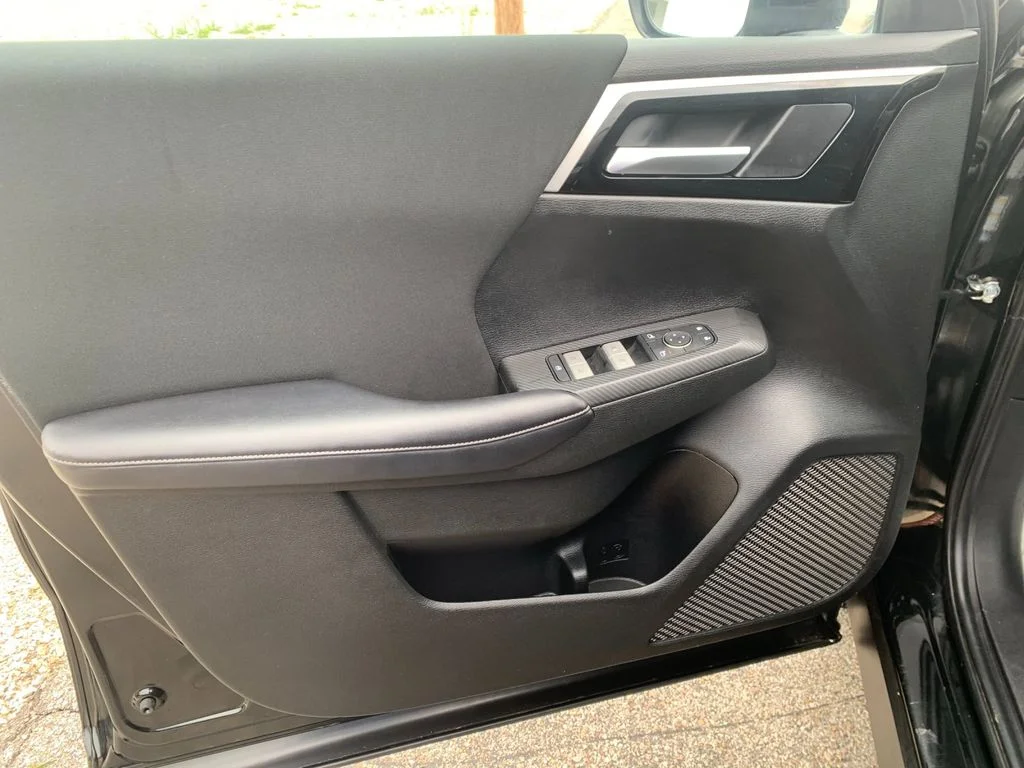 Used 2024  Mitsubishi ES image 12