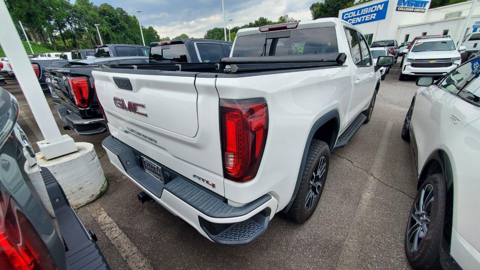 Used 2021 SUMMIT WHITE GMC AT4 image 9
