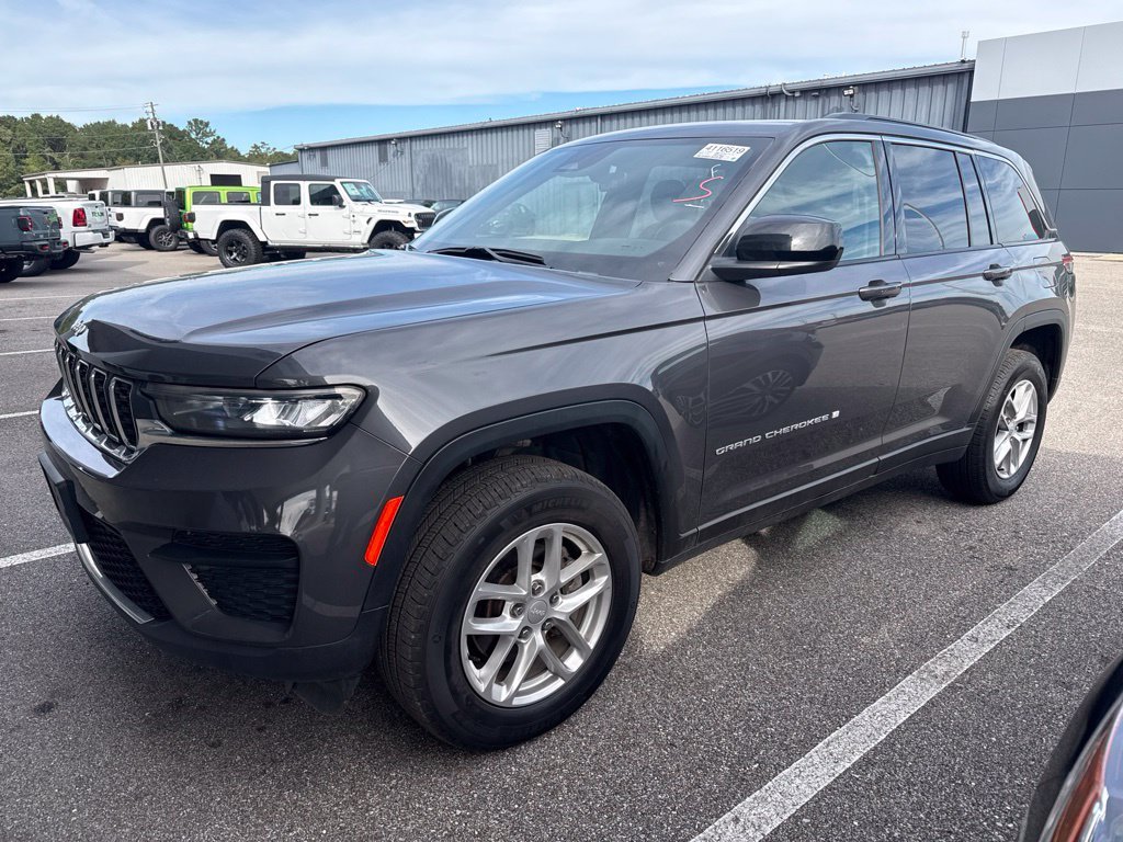 Used 2025 Gray Jeep Laredo X image 11