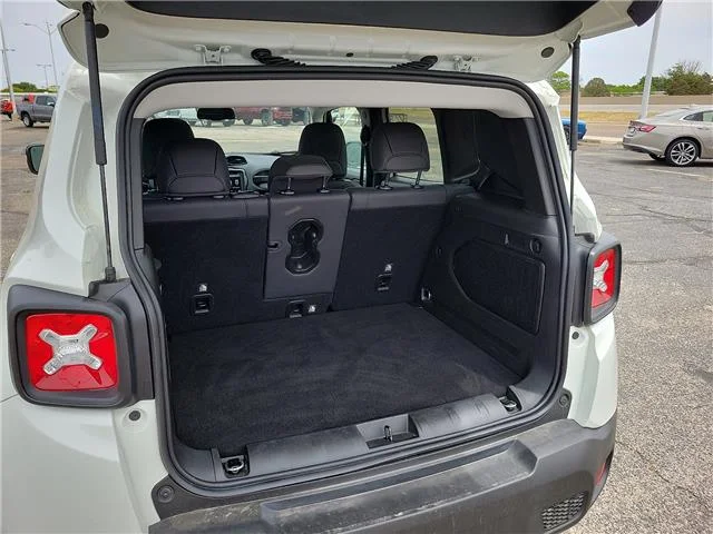 Used 2022 Black Jeep Limited 4x4 image 8