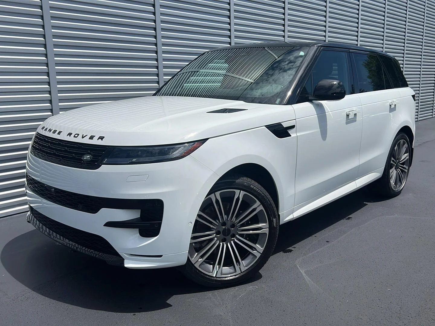 New 2026 Fuji White Land Rover Dynamic SE image 1