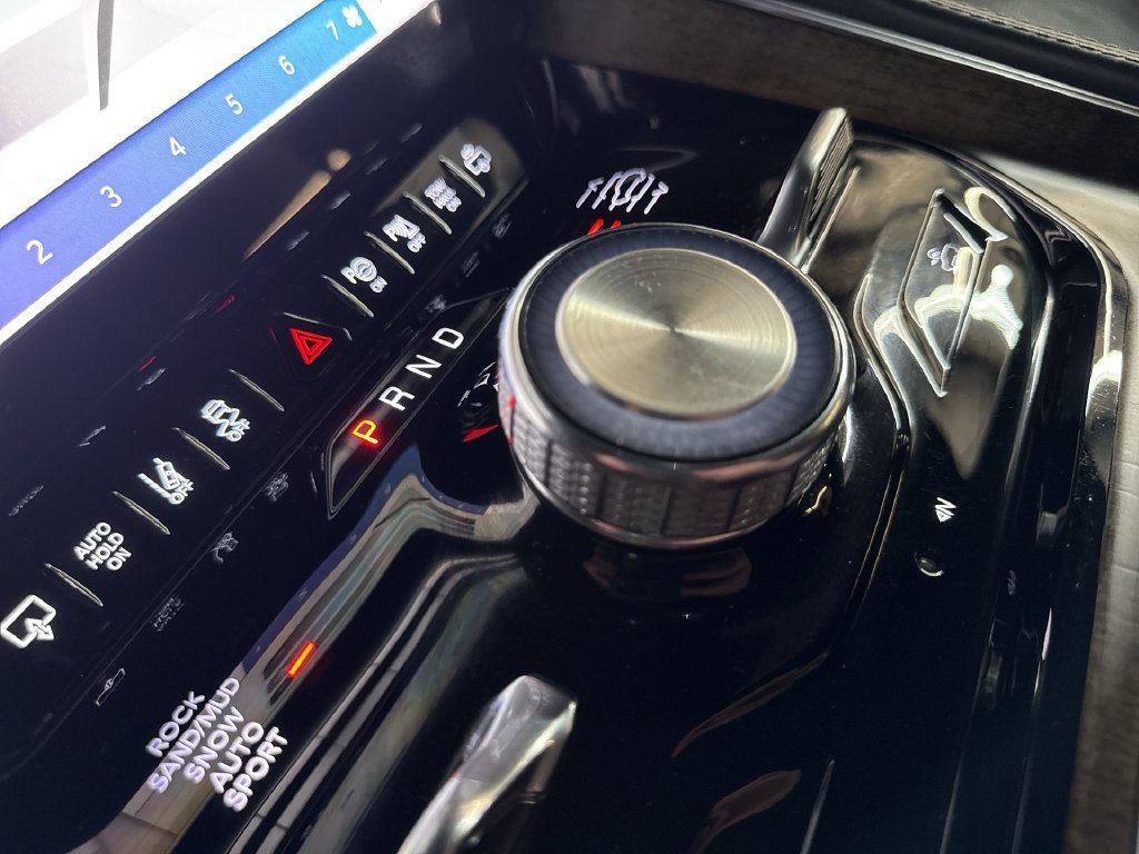 Used 2022 Velvet Jeep Series II image 26