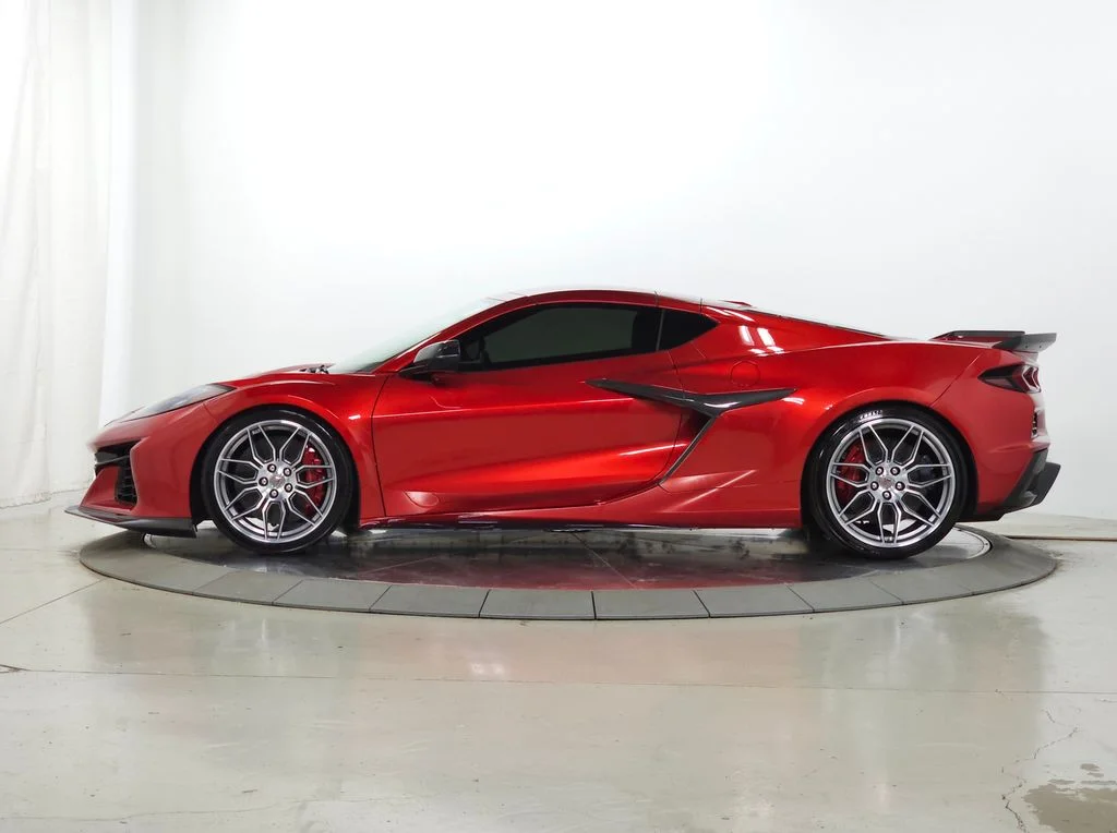 Used 2025 Red Chevrolet E-Ray image 2