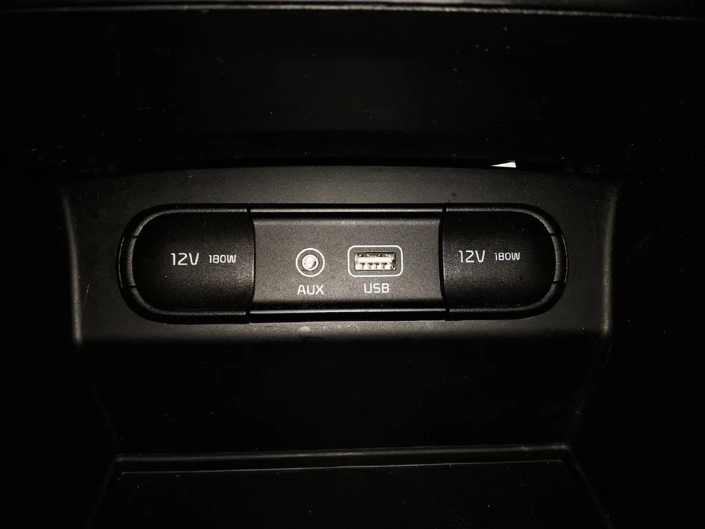 Used 2017 Purple Kia LX image 23