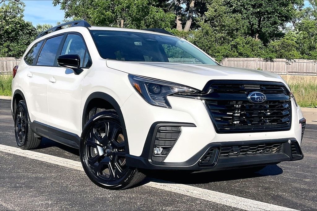 Used 2025 White Subaru Onyx Edition image 34
