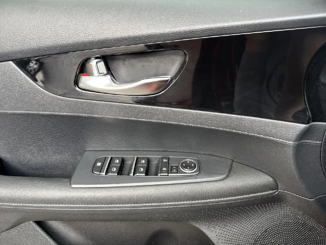 Used 2019 Red Kia EX image 24