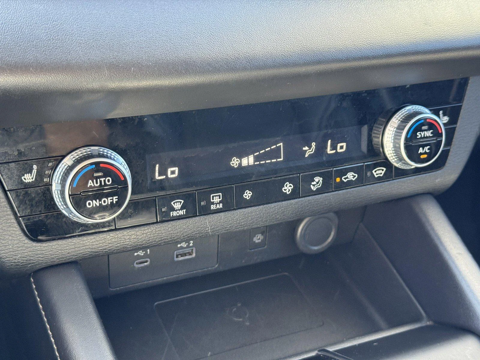 Used 2024  Mitsubishi SE image 19