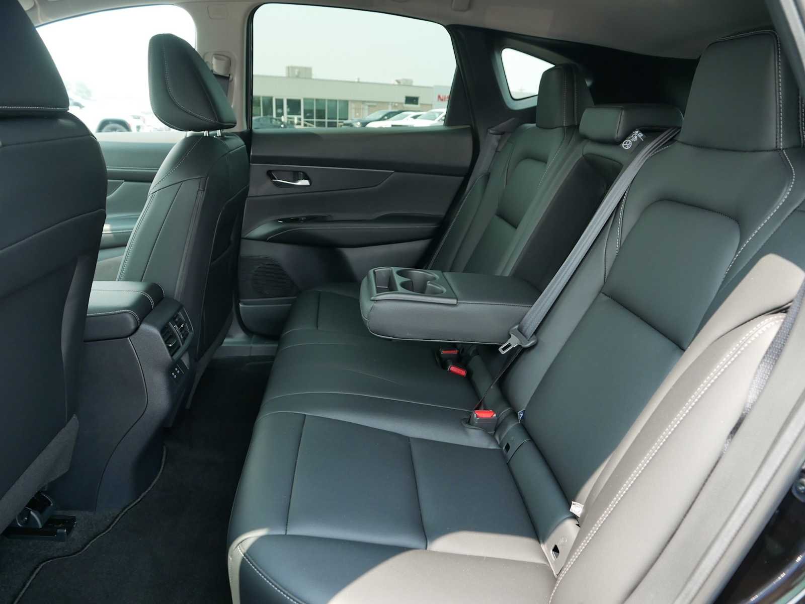 2025 Nissan Murano SV - Photo 14