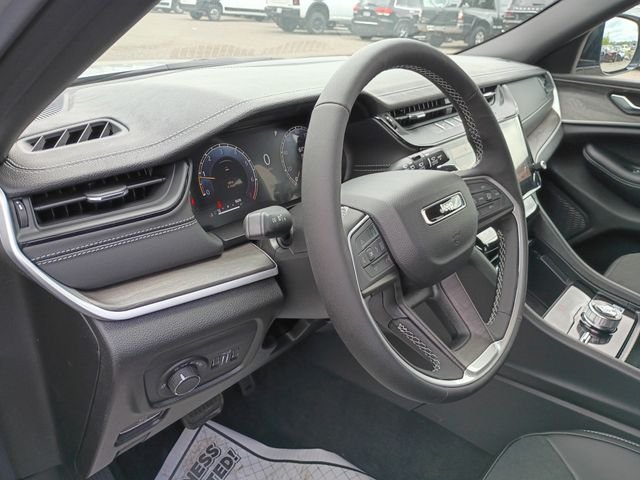 New 2026 Silver Zynith Exterior Paint Jeep Laredo Altitude image 11