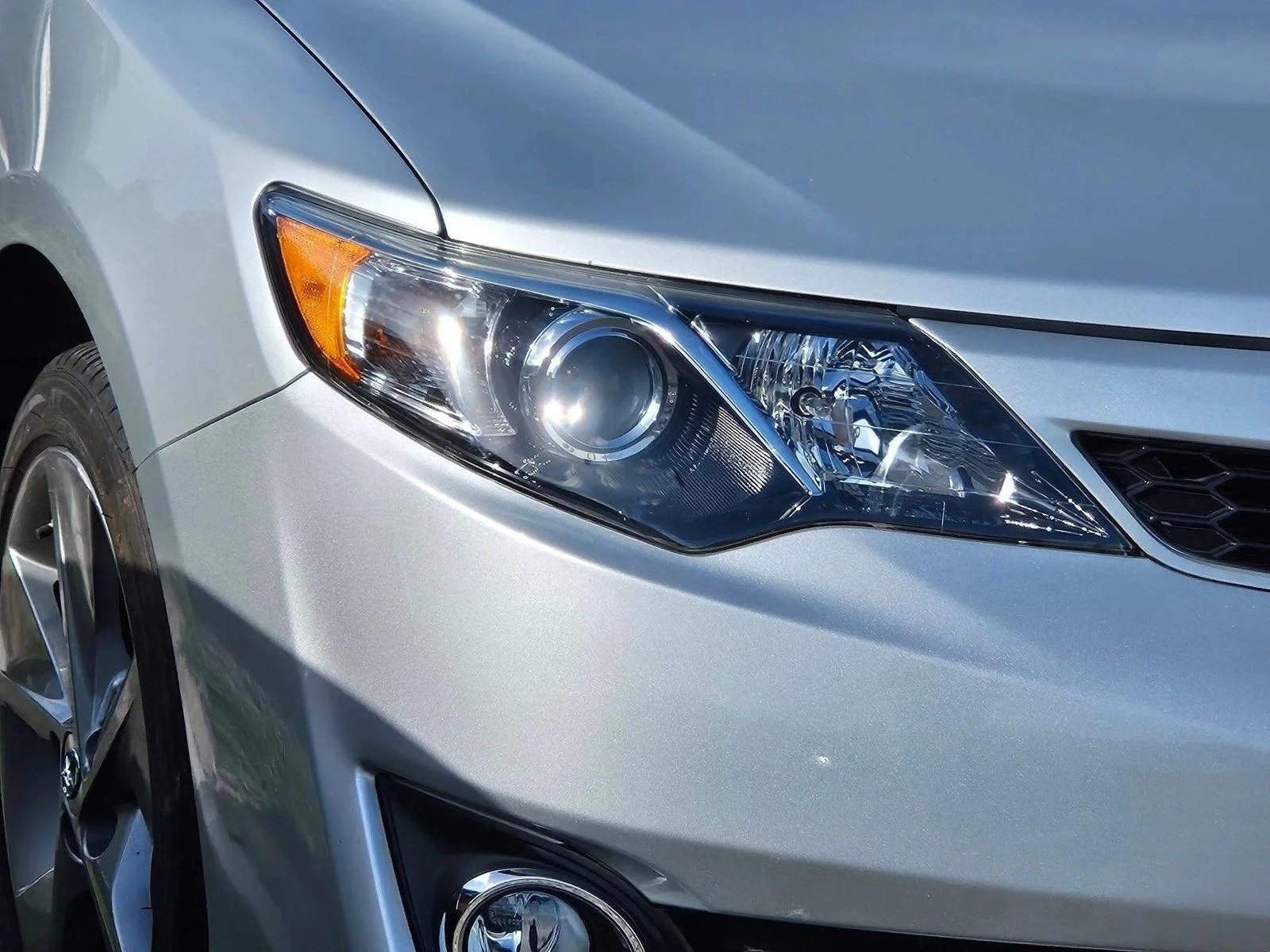 Used 2014 Classic Silver Metallic Toyota SE image 6