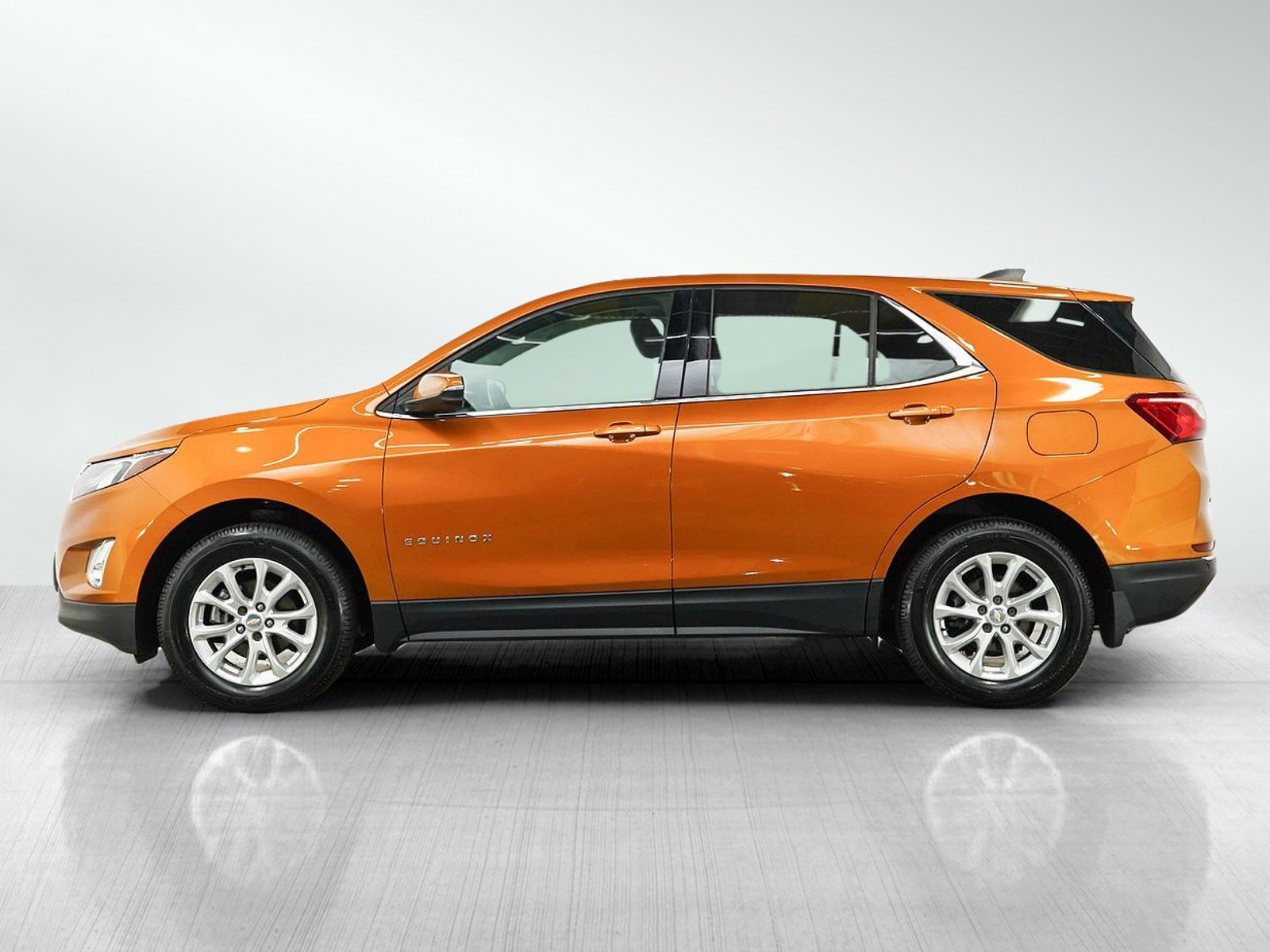 Used 2018 Chevrolet Equinox LT with VIN 2GNAXSEV0J6128562 for sale in White Bear Lake, Minnesota