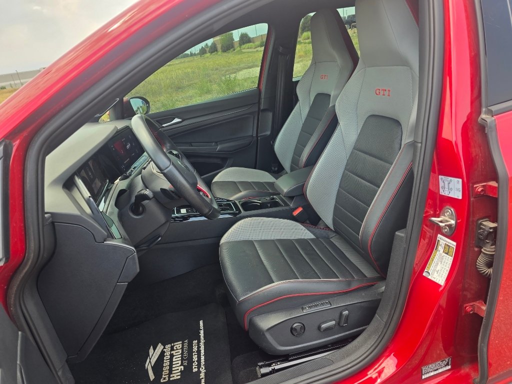 Used 2024 Kings Red Metallic Volkswagen SE image 13