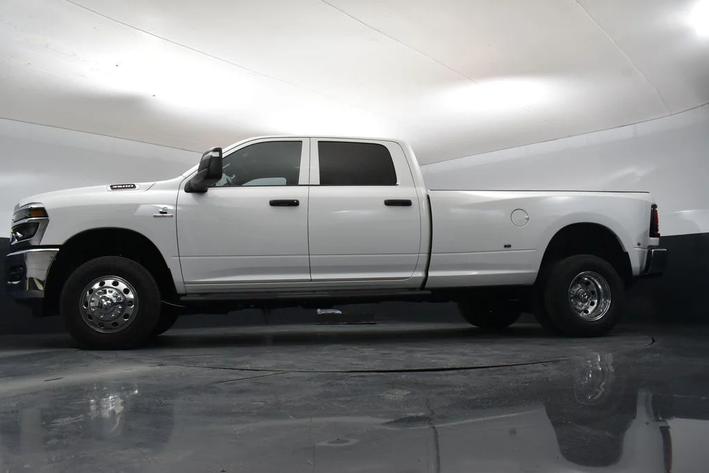 New 2026 Bright White Clear-Coat Exterior Paint RAM Tradesman image 29