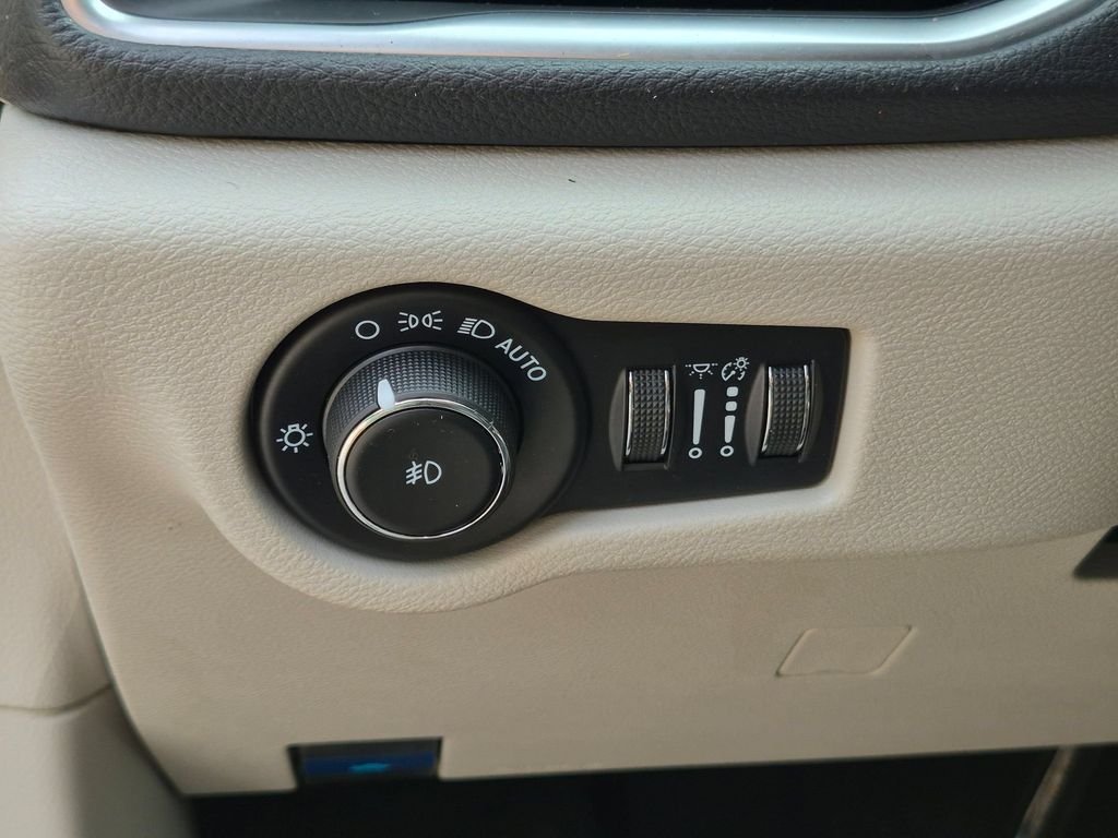 Used 2022 Gray Chrysler Limited image 18