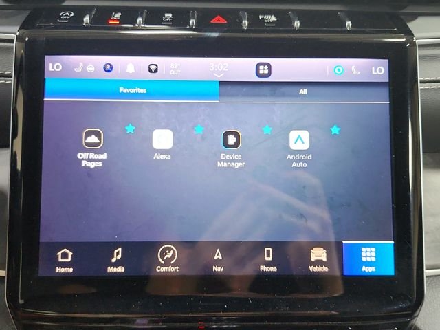 Used 2023  Jeep Limited image 18