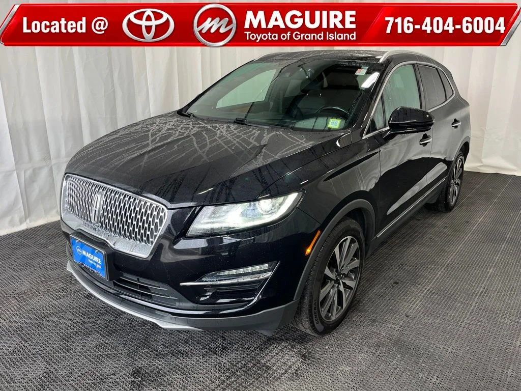 Used 2019 Black Lincoln Reserve image 1