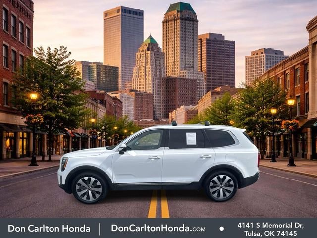 Used 2022 White Pearl Kia EX image 8