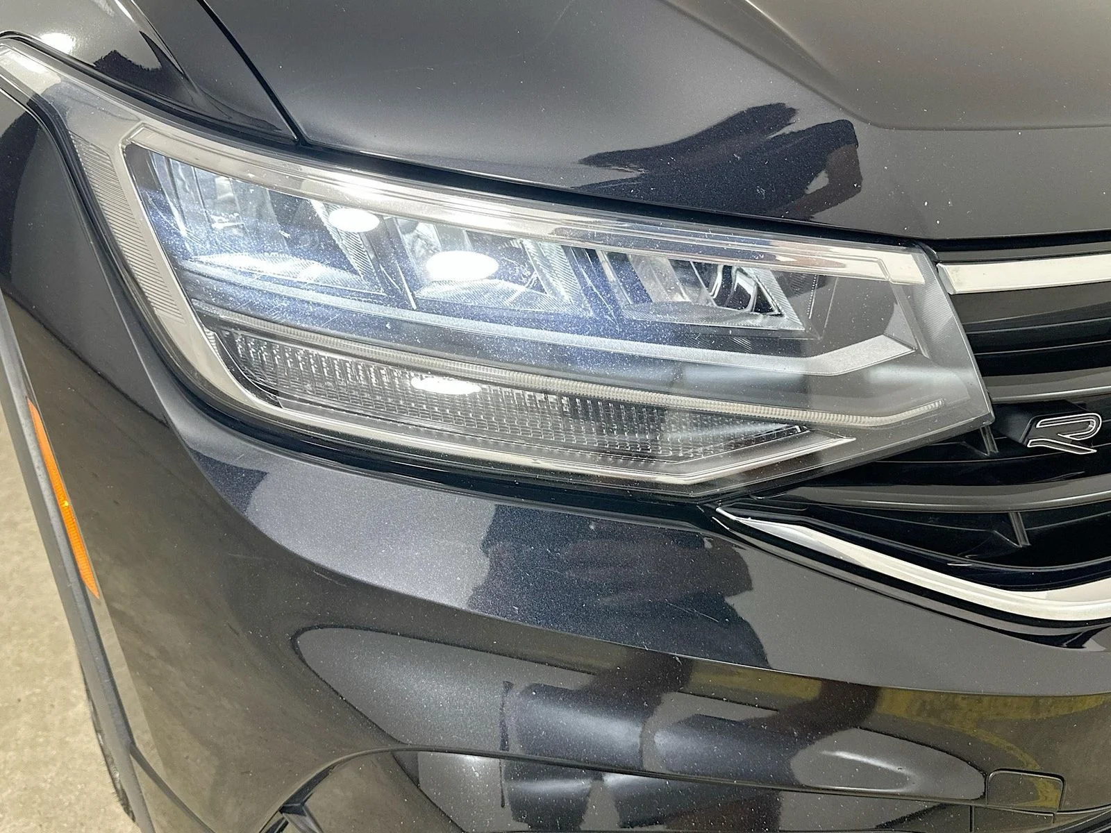 Used 2022 Black Volkswagen  image 9