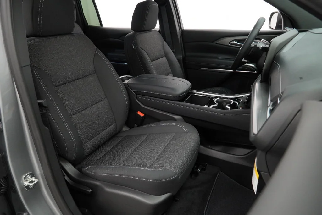 New 2027 Sterling Gray Metallic Chevrolet LT image 28