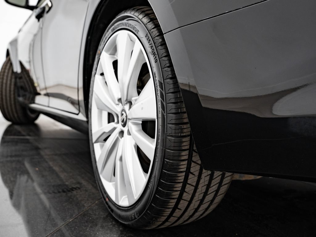 Used 2019 Super Black Nissan 2.5 SR image 45