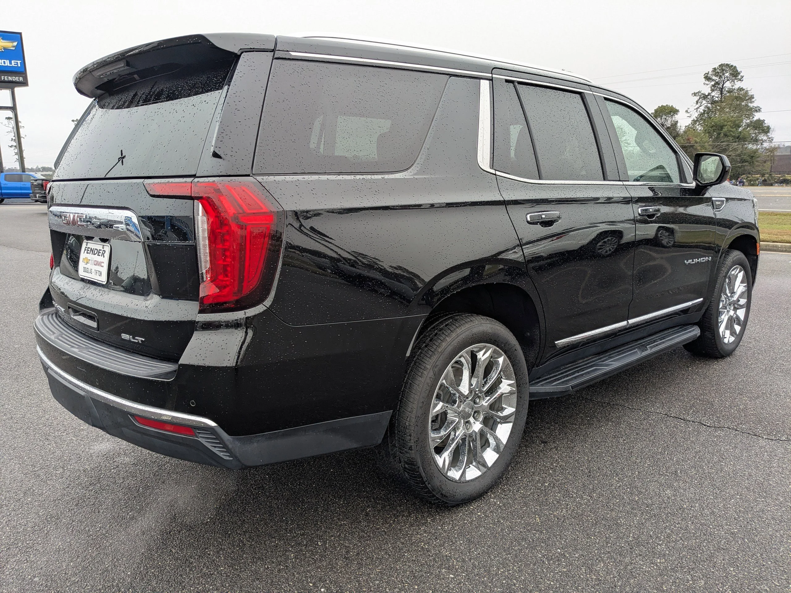 Used 2023 Onyx Black GMC SLT image 4