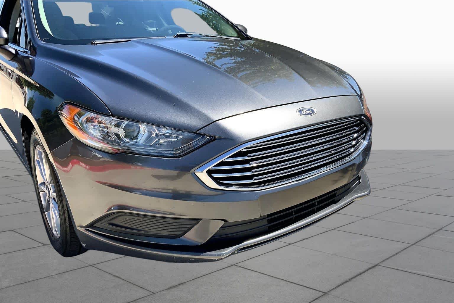 Used 2017 Magnetic Ford SE image 32