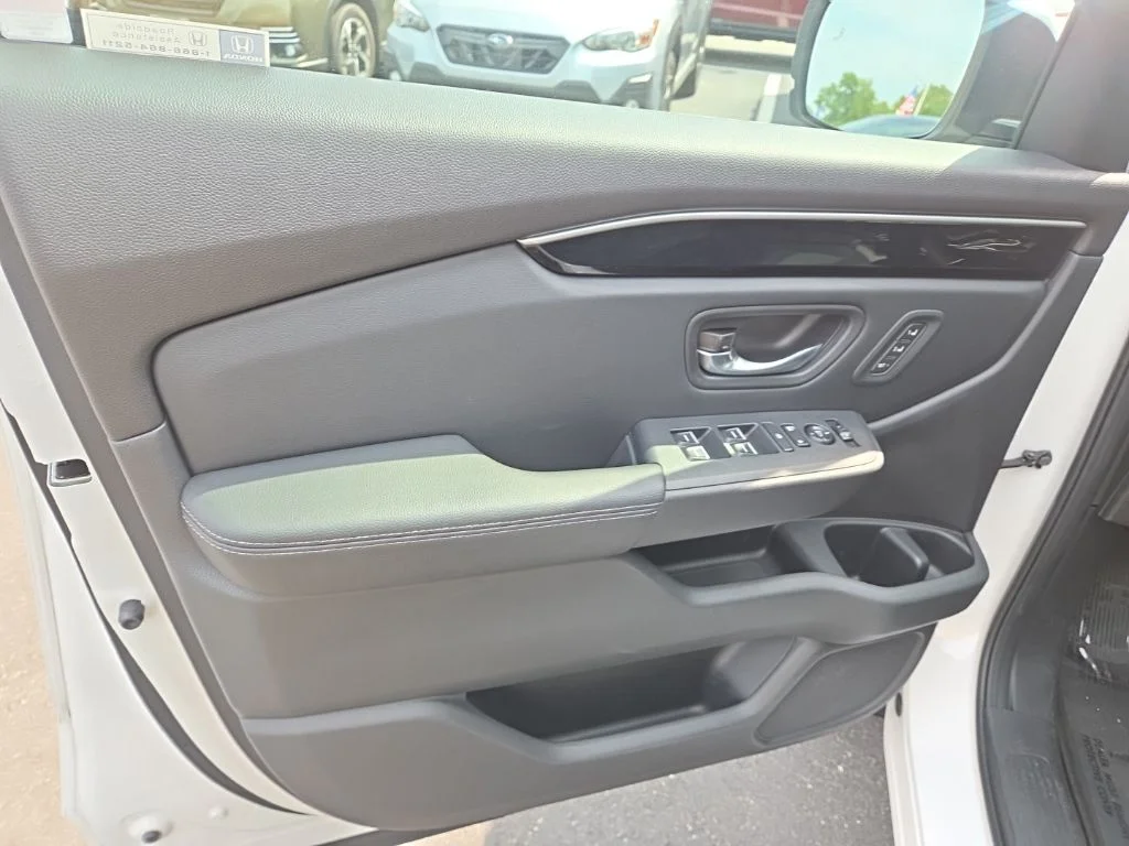 Used 2023 White Honda EX-L image 10