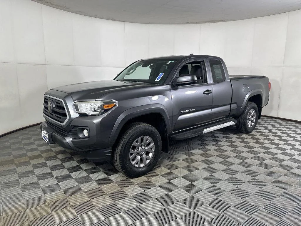 Used 2018 Magnetic Gray Metallic Toyota SR5 V6 image 6