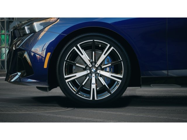 New 2027 Tanzanite Blue II Metallic BMW 530i xDrive image 7