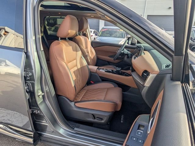 Used 2024 Gray Nissan Platinum image 10