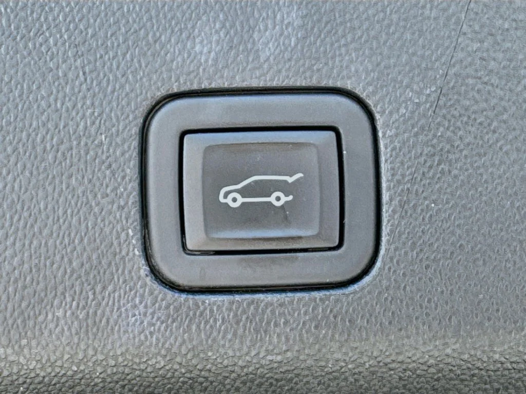 Used 2023 Black Chevrolet Z71 image 33