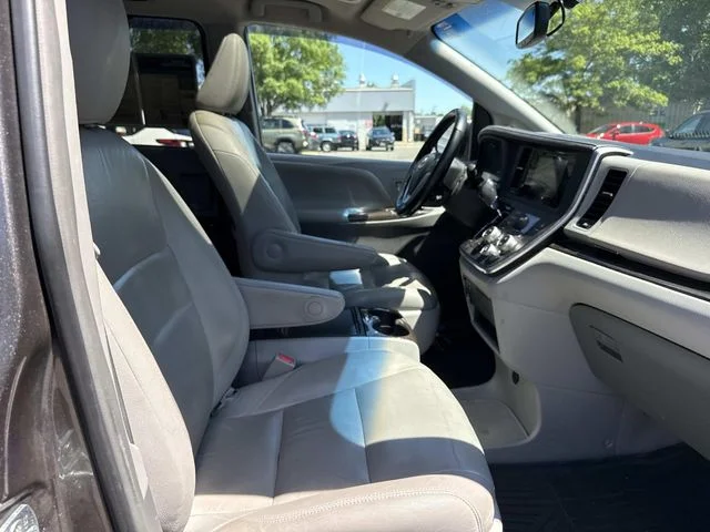Used 2015 Gray Toyota XLE image 15