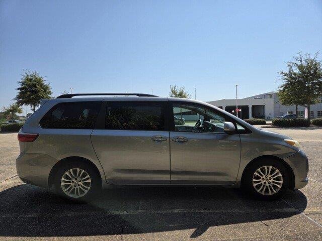 Used 2016 Silver Sky Metallic Toyota XLE 8-Passenger image 5