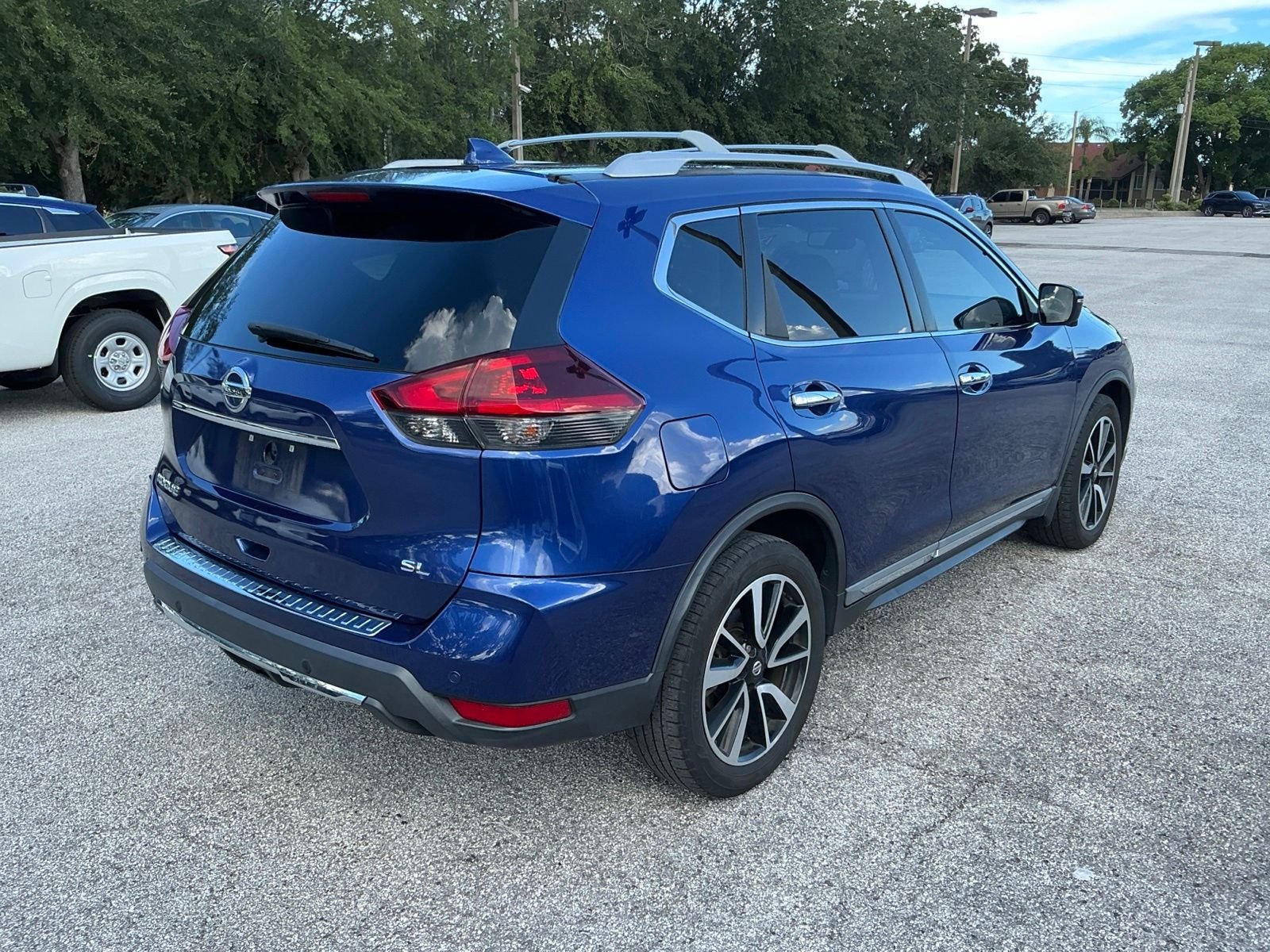 Certified Used 2020 Blue Nissan SL image 9
