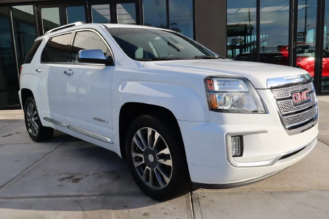 Used 2016 Summit White GMC Denali image 1
